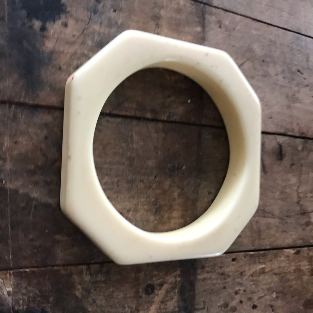 Vintage mod cream bangle octagonal